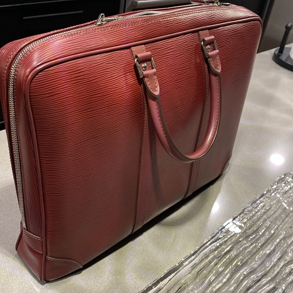 Authentic Louis Vuitton Epi satchel - Picture 5 of 16